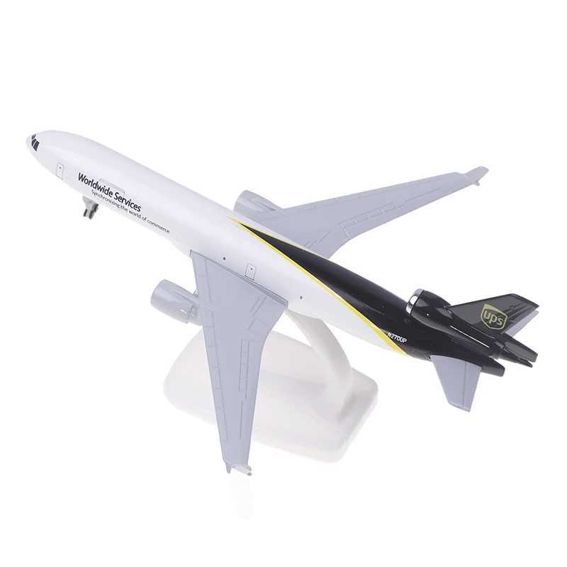 20cm Scale 1 200 Alloy Metal Air UPS Airlines MD-11 Diecast Airplane Model Aircraft With Wheels Landing Gears Aeroplane Model X250114
