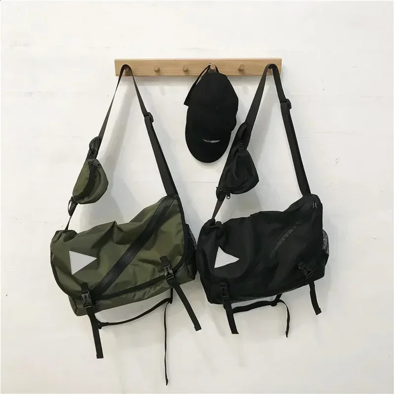 2024Messenger bag men hanging messenger bag nylon retro girls and boys outdoor express messenger bag shoulder bag Campus bag 250106