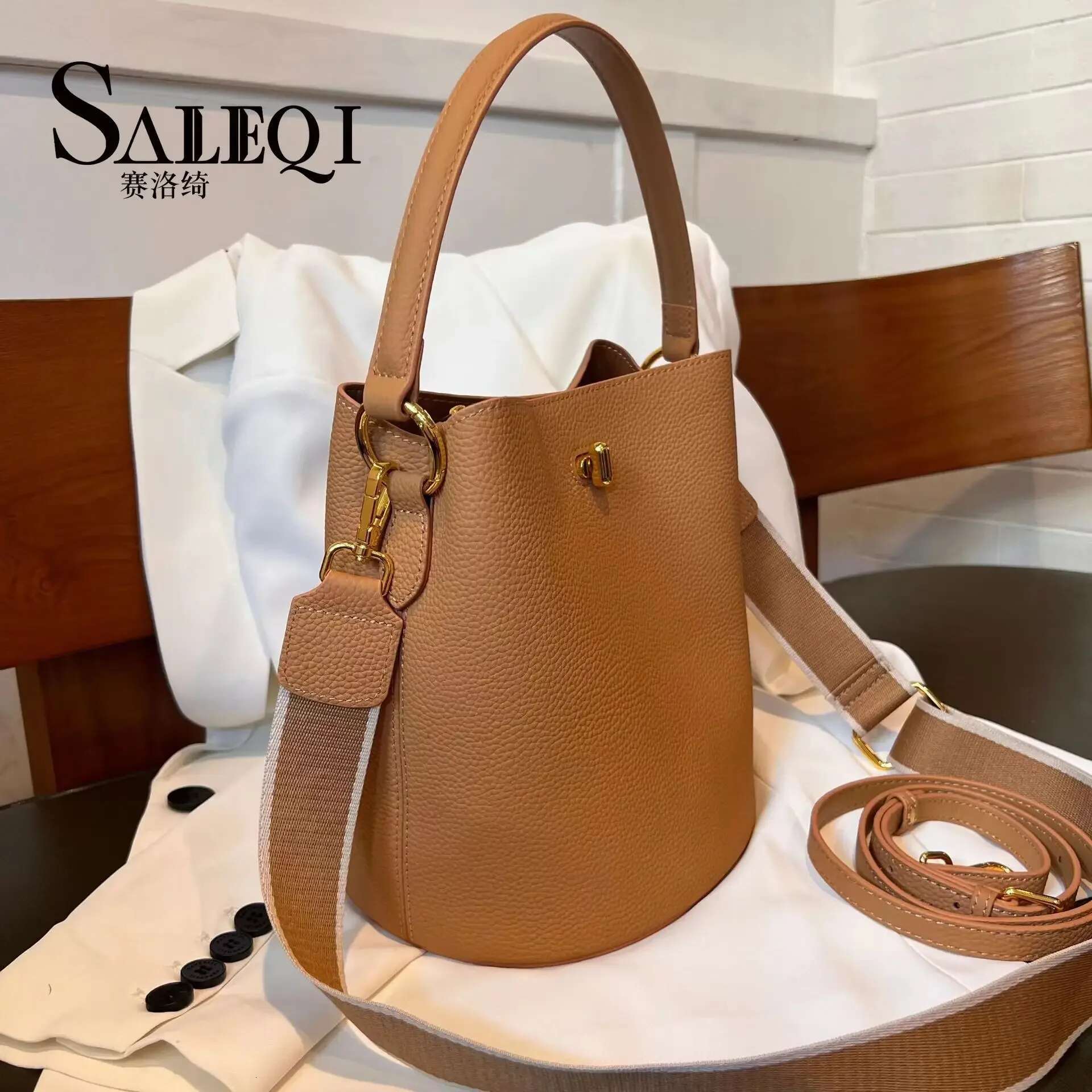 New Soft Cowhide Bucket With Wide Shoulder Straplarge Capacity Contrasting Color Handbag Commuting Women's Bag