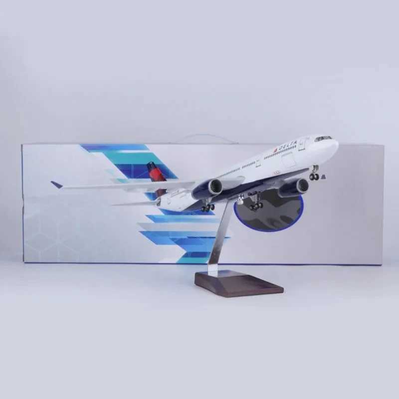 47CM 1 135 Scale A330 DELTA Airline Aircraft Model with Lights and Wheels Resin Plastic Assembled Aircraft Decoration X250114