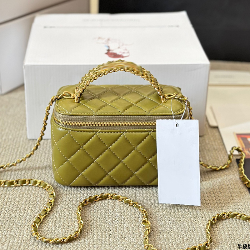 Fashion Womens Makeup Bag Lambskin Leather Hollow Letters Metal Handle Gold Hardware Matelasse Chain Vanity Box Cosmetic Cases Shoulder Handbag Card Sacoche 18cm