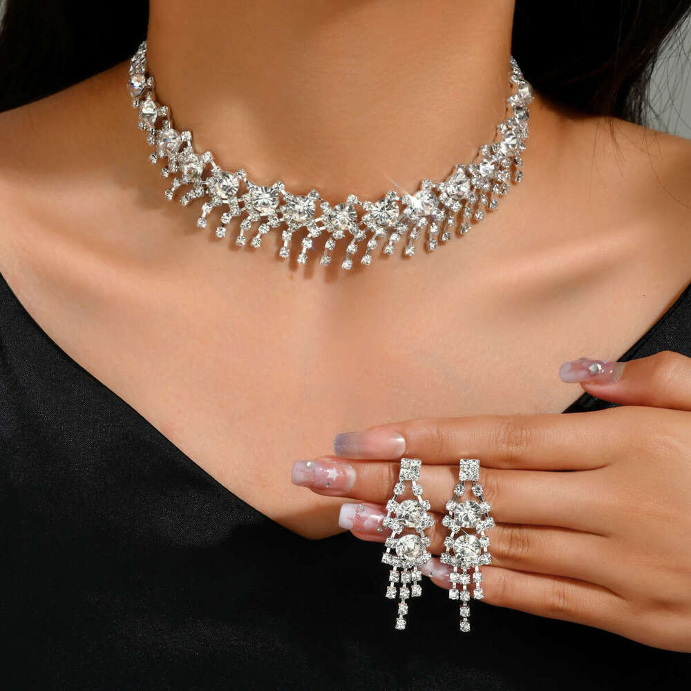 Bridal jewelry fashionable claw rhie necklace, earring set, women's dinner dress, versatile collarbone chain