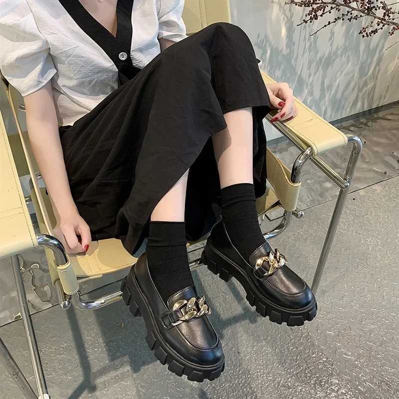 2024 Women Spring New Black Platform Flats Shoes Women Loafers Slip Boat Shoes Metal Chain Designer Casual Leather OxfordsXJ250113