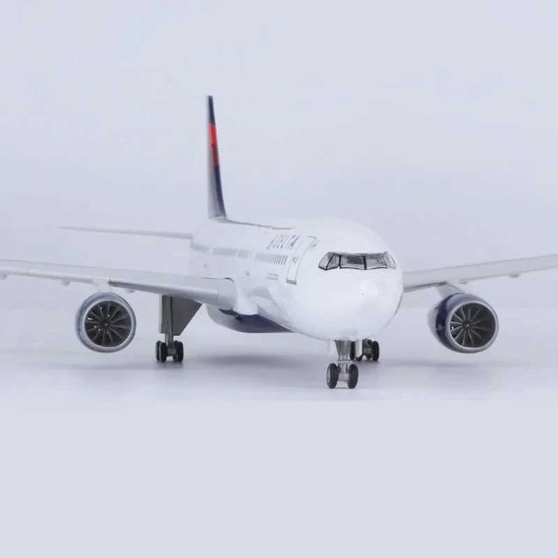 47CM 1 135 Scale A330 DELTA Airline Aircraft Model with Lights and Wheels Resin Plastic Assembled Aircraft Decoration X250114