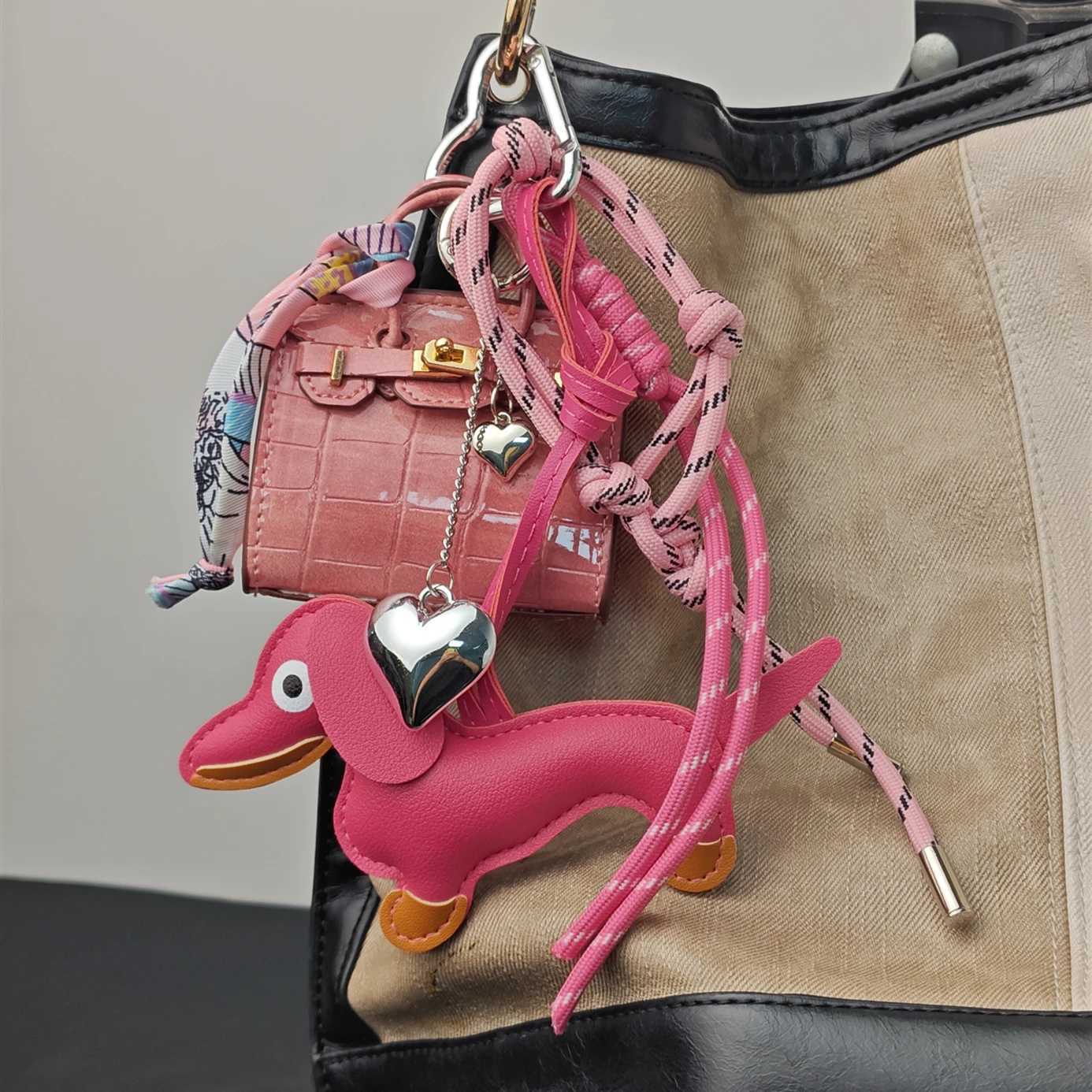 Keychains Lanyards 24 New Extremely Complicated Bag Pendants Versatile Jia Matching With Hanging Ropes Fashionable Key H250115