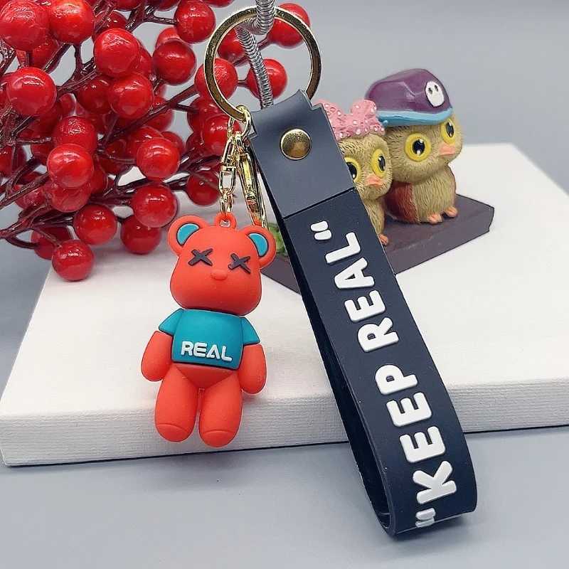 Keychains Lanyards Cartoon Tide Cool Bear Car Keychain Fashion Student School Bag Accessories Small Gifts Pendant Birthday Gift H250115