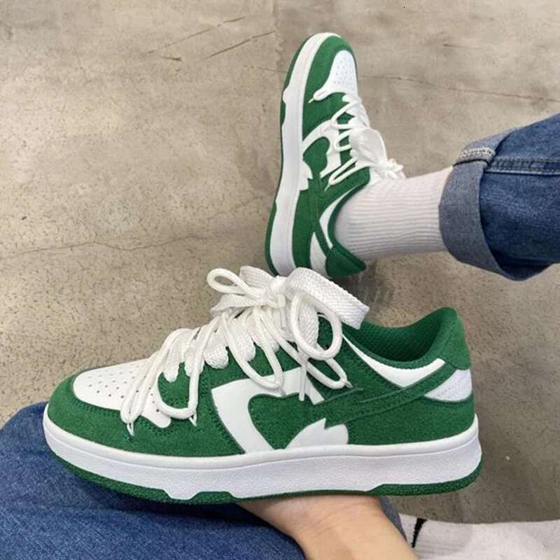 2023 Sewing Sneakers Contrasting Colors Light Flat Ladies Outdoor Men Running Shoes Heart Pattern Women