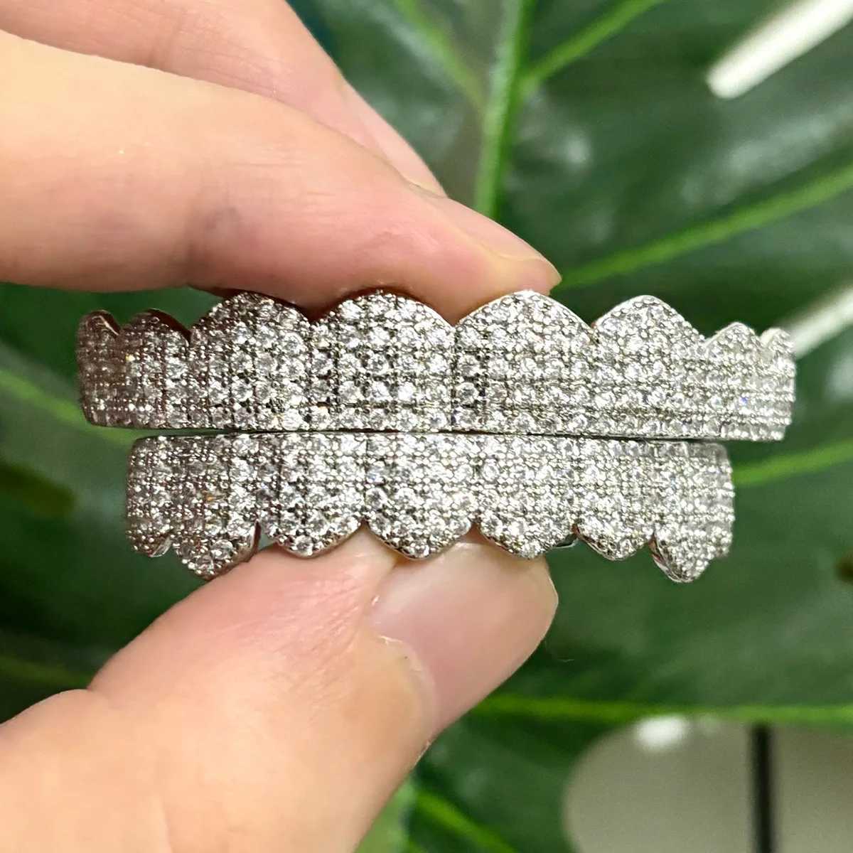 RACHELZ 8/8 Iced Out Zircon Teeth Grillz Fangs Gold Silver Color Shiny CZ Stone Tooth Caps For Women Men Jewelry HalloweenXJ250114