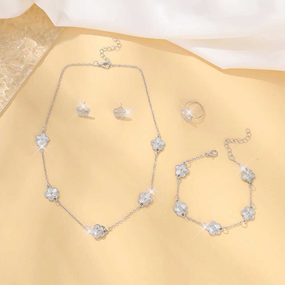 Bracelet Earrings Necklace 5 Piece Set Fashionable Elegant Rhinestone Flower Shaped Decorative Jewelry Necklaces Bracelets Ring Combinations H250115