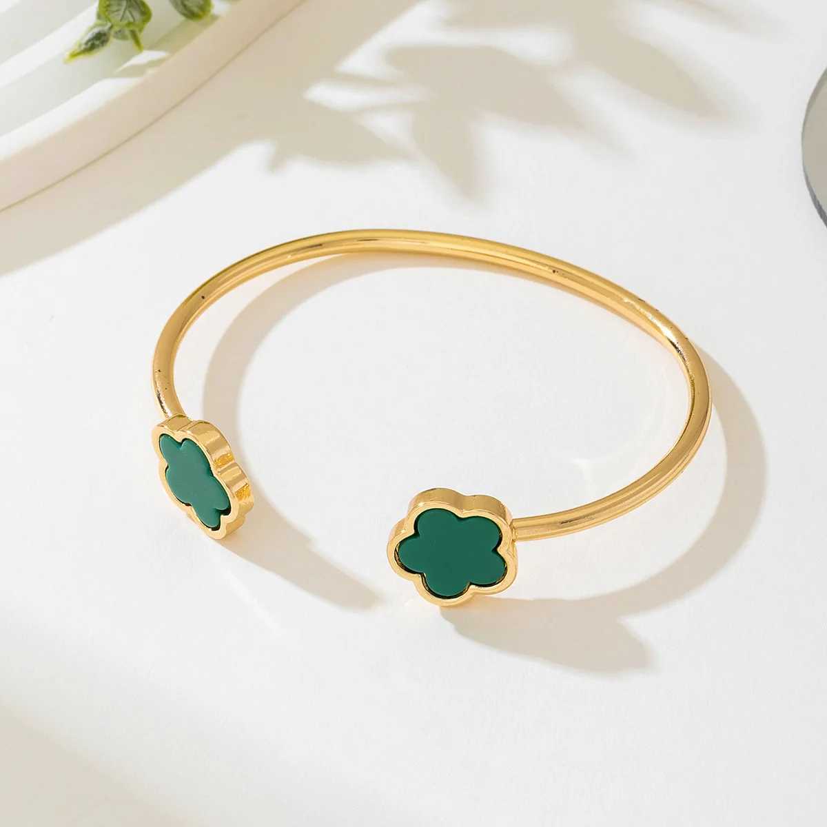 Bracelet Earrings Necklace 6 Pcs/Set Fashion Temperament Simple Metal Colorful Stitching Chain Five Leaf Flower Pendant Open Mouth Bracelets Jewerly S