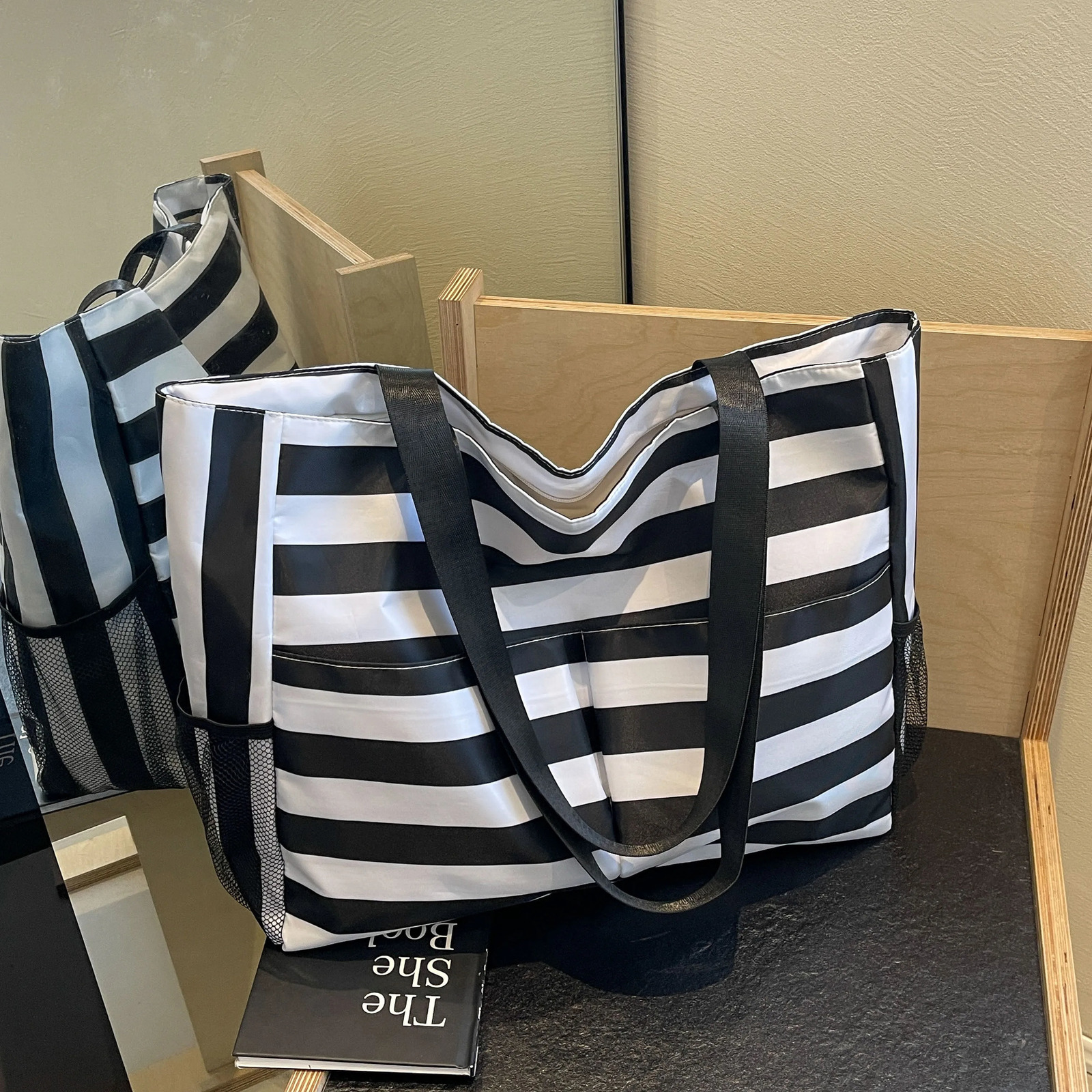 A Large Tote Bag with Multiple Pockets Striped Shape Suitable for Beach Vacations Shopping Trips Travel Commuting.250114