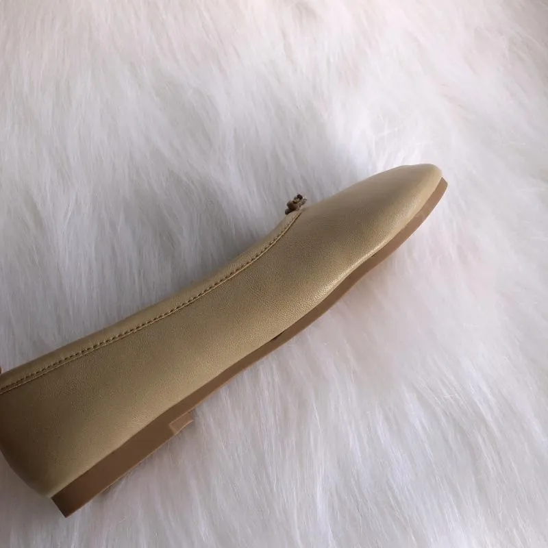 Elegant Lady's Trotter Moccasins - Lightweight Microfiber Leather Footwear with Comfort Fit and Stylish Split Toe