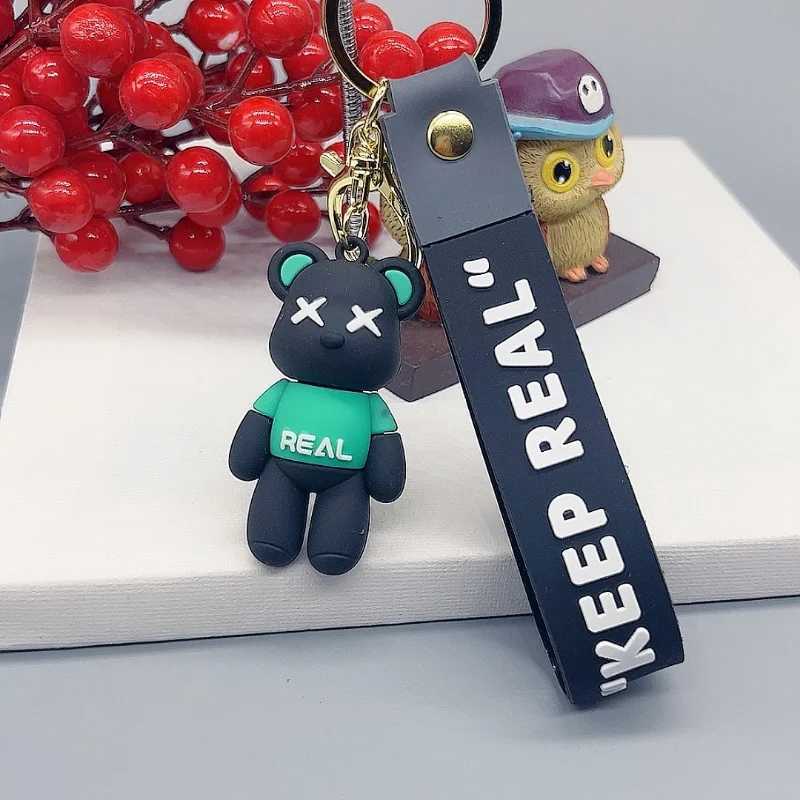 Keychains Lanyards Cartoon Tide Cool Bear Car Keychain Fashion Student School Bag Accessories Small Gifts Pendant Birthday Gift H250115