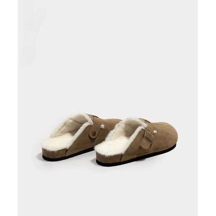 sandals slides clogs Gaga is good at wearing suede thick soled shoes women in winter. She wears Boken fur slippers with plush for comfort and