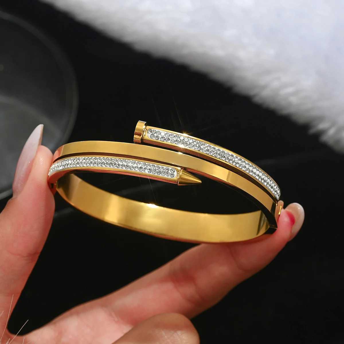 Bangle Europe and the United States hot selling stainless steel gold nail bracelet fashion womens bangles H250115