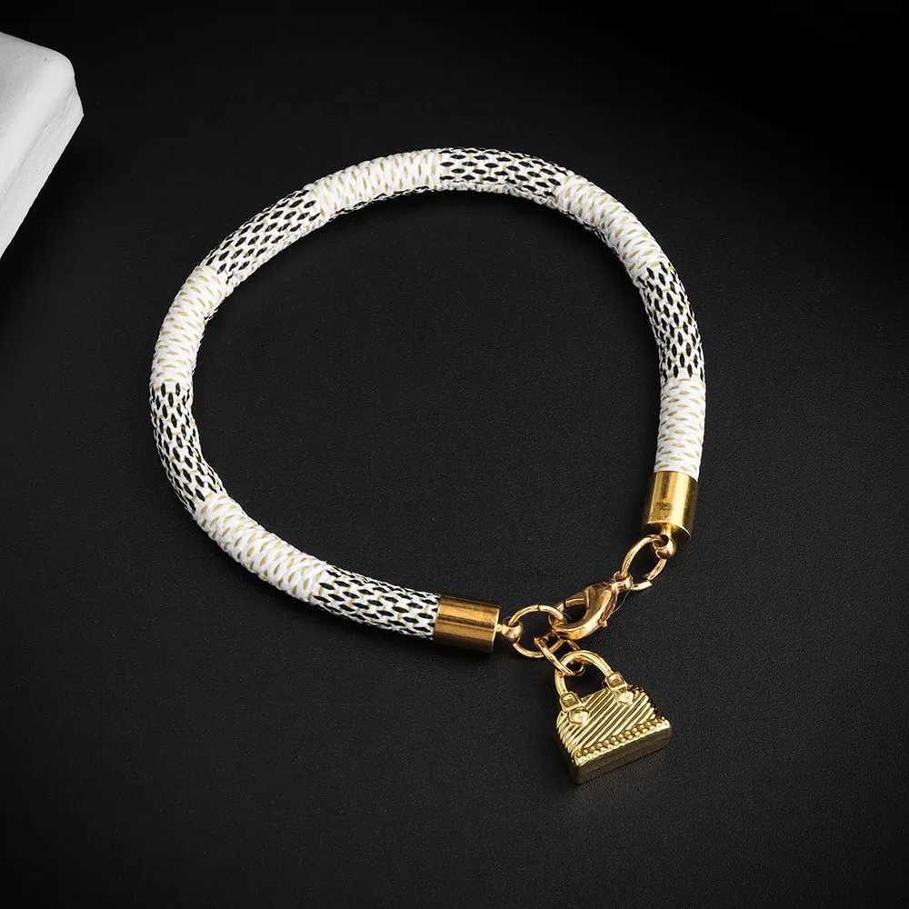 Bangle New Fashion Leather Bracelet Lock Accessories Couple Gift Personality Punk Style H250115