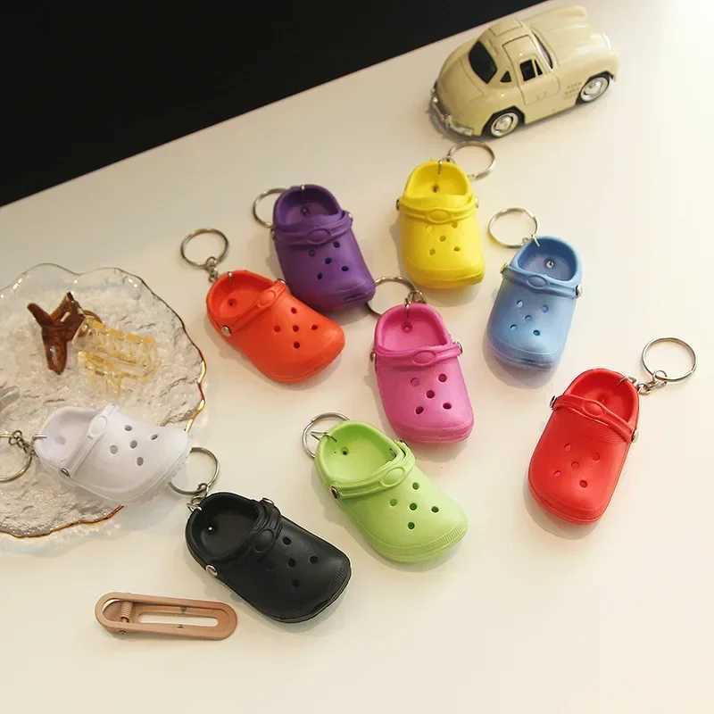 Keychains Lanyards A cute mini shoe keychain creative pendant bag accessories car jewelry gift H250115
