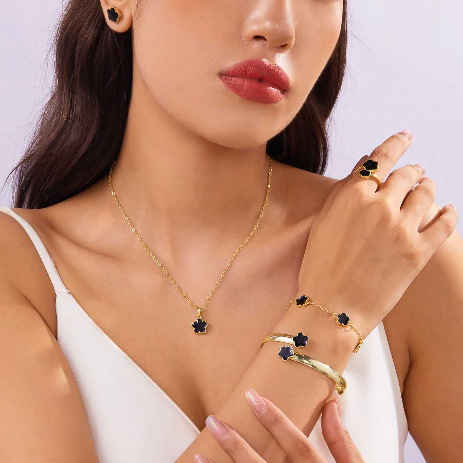 Bracelet Earrings Necklace 5 PCS Five Leaf Flower Combination Jewelry Set For Women Good Luck Ring Bangle Daily Party H250115