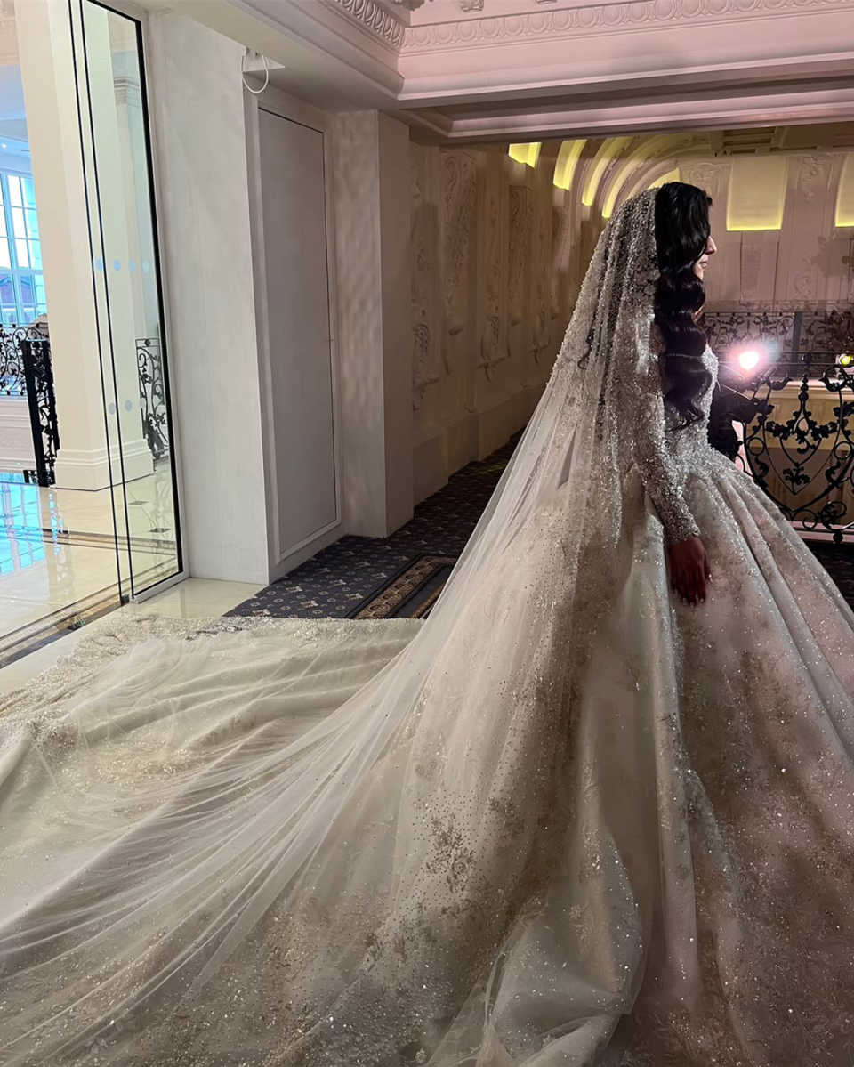 A Gorgeous E Wedding Dress For Women Sequins Beads Long Sleeves Bridal Gown Sweep Train Dresses Customized Vestido De Novia es