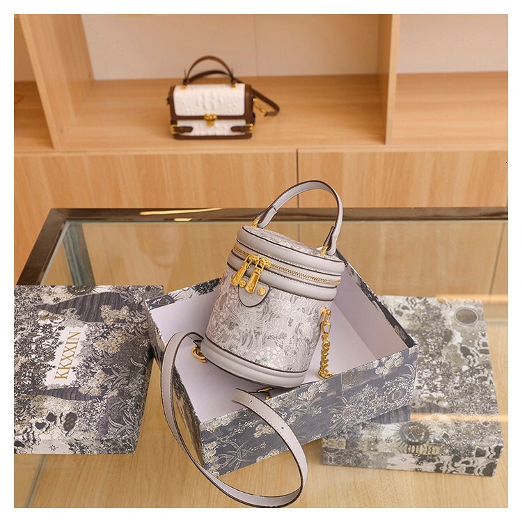 Popular Printed Cydrical For Women's New Fashion Trend High-End Tion Internet Red Portable Bucket Bag