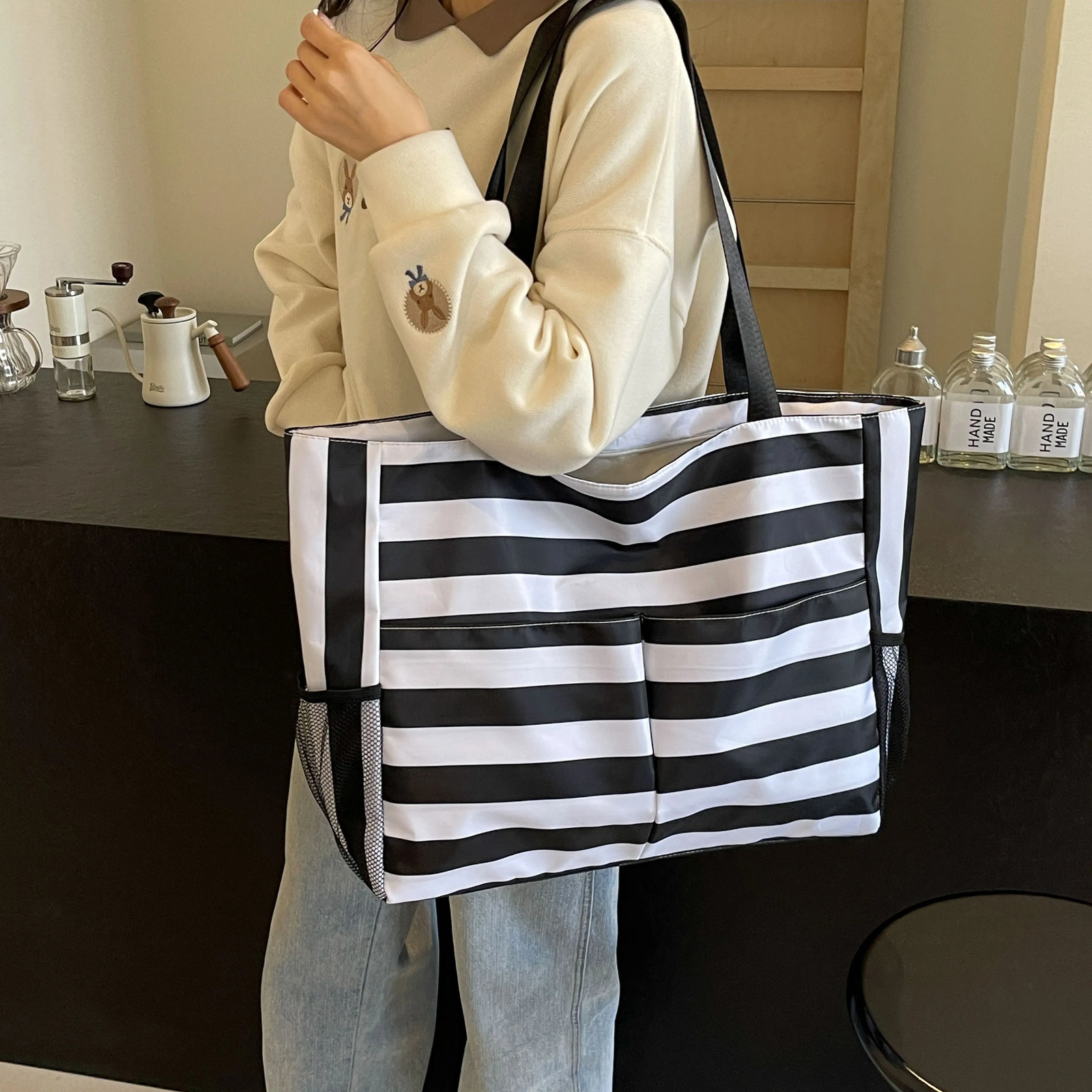 A Large Tote Bag with Multiple Pockets Striped Shape Suitable for Beach Vacations Shopping Trips Travel Commuting.250114