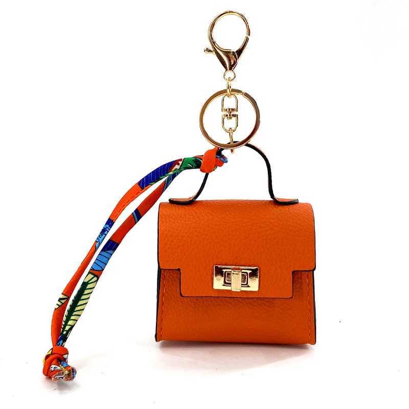 Keychains Lanyards New Mini Bag Pendant Cute Bluetooth Earphone High End Leather Creative Keychain H250115