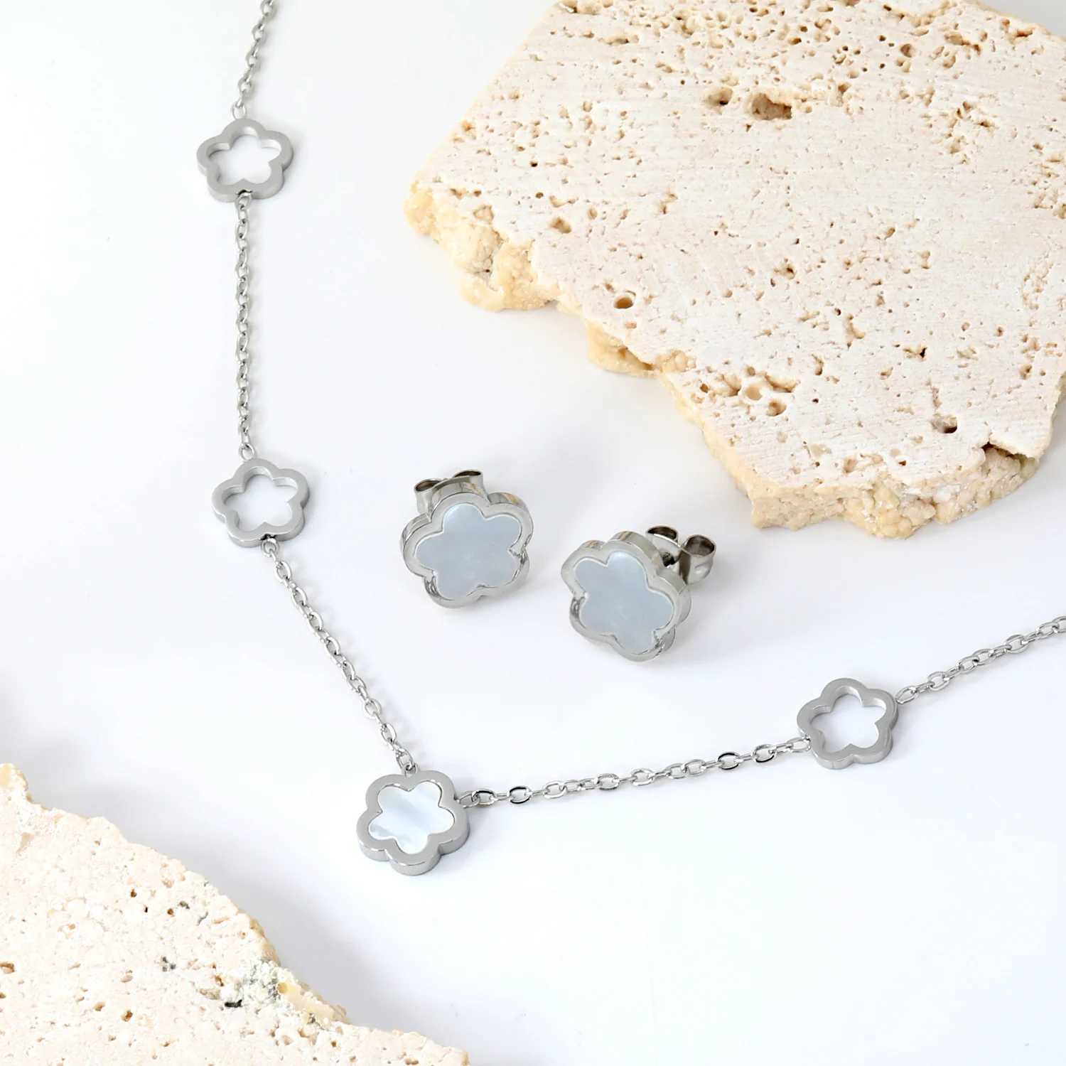 Bracelet Earrings Necklace LUXUKISSKIDS Golden Clover Shell Jewelry Set for Women/Girls Stainless Steel Flower Sets Elegant Accessories H250115