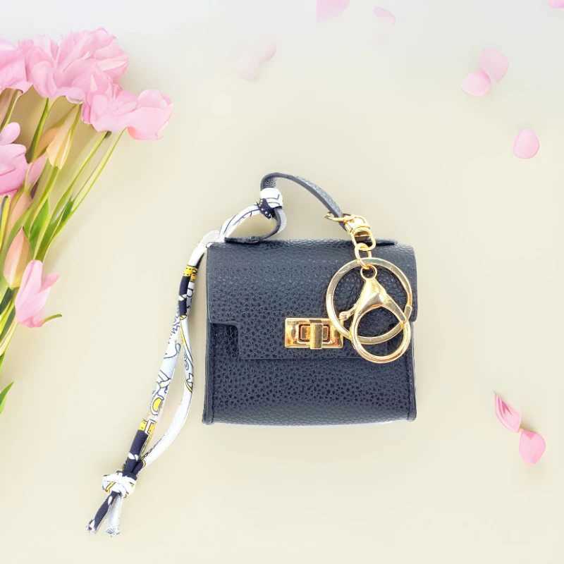 Keychains Lanyards New Mini Bag Pendant Cute Bluetooth Earphone High End Leather Creative Keychain H250115