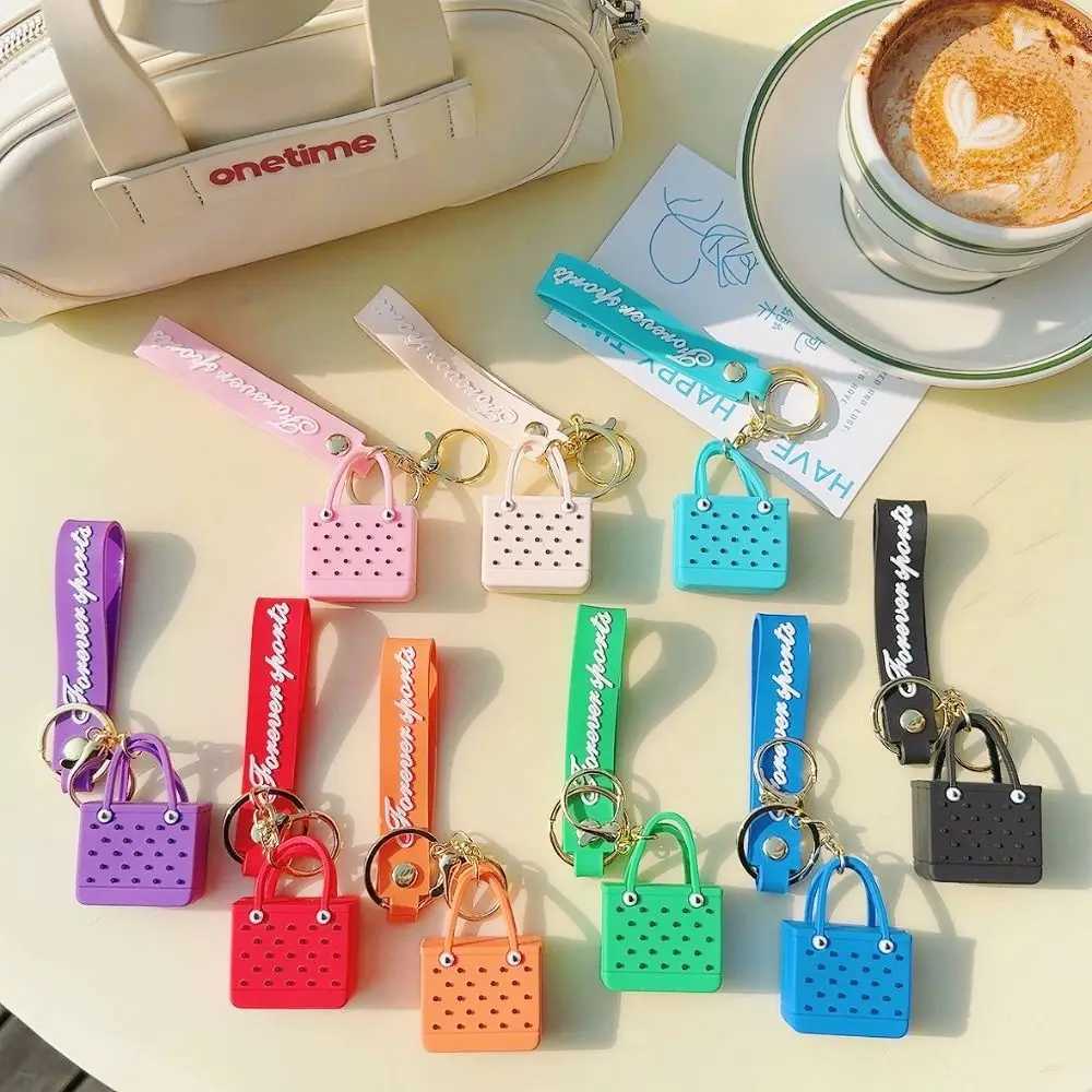 Keychains Lanyards Cute Beach Hole Bag Keychain Portable Simple Mini Car Key Chain Soft Sile Fashion Seaside Big Basket Hanging Ornaments H250115
