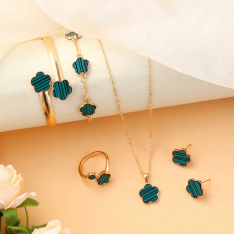 Bracelet Earrings Necklace 5 pcs Small Flower Style Stud Charm Bracelt For Women Brown Green Outline Pedndant Gold Color Chain Jewelry H250115