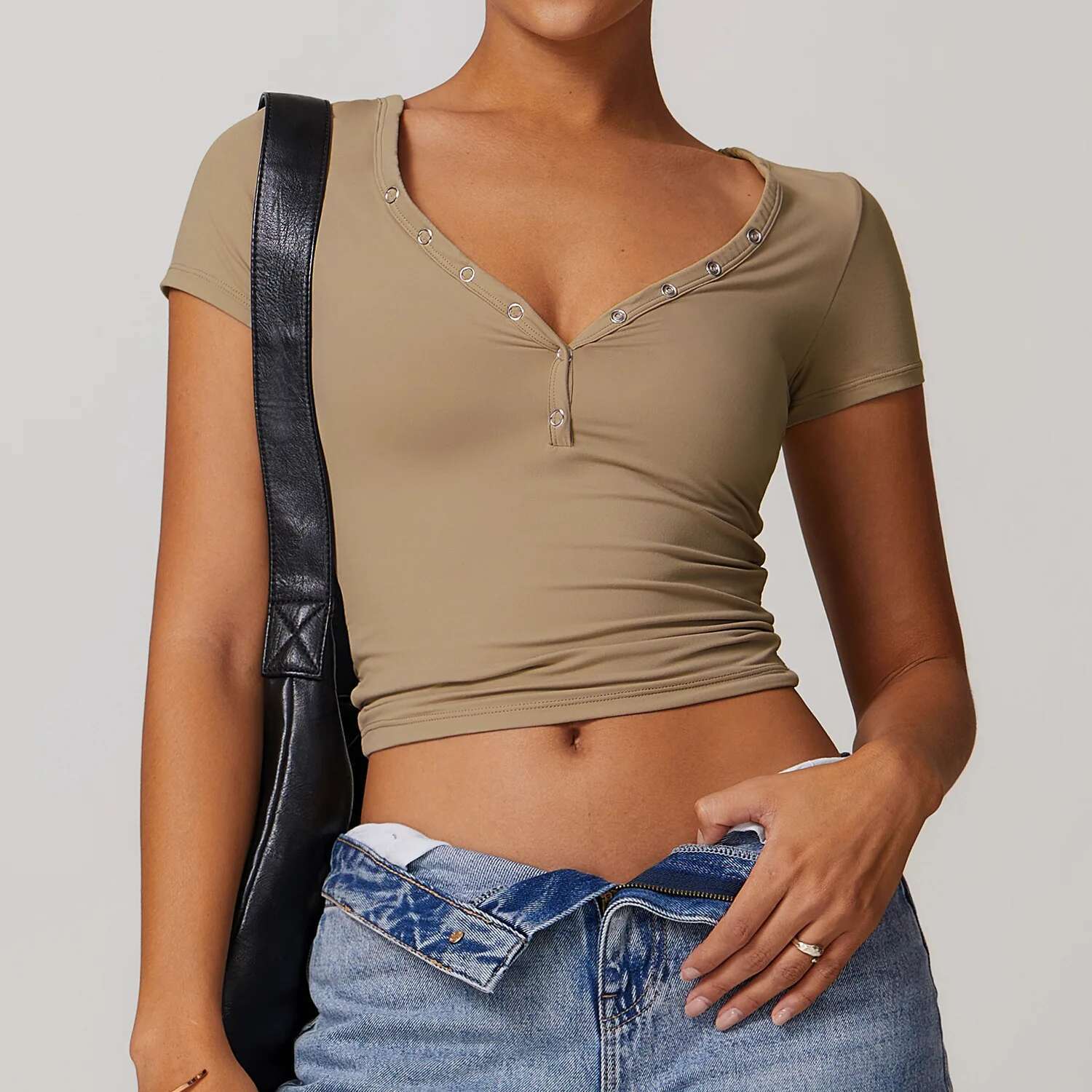 Women's Short Sleeved T-shirt V-neck Crop Top Shirt Women's Sports Top Sportswear Yoga Top Designer T-shirt
