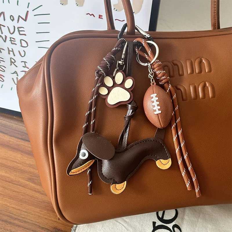Keychains Lanyards 2025 Dachshund Bag Pendant New Diy Bread Chocolate Toy Combination Cute Plush Doll Puppy Key Chain Girls Gifts H250115 UWUX