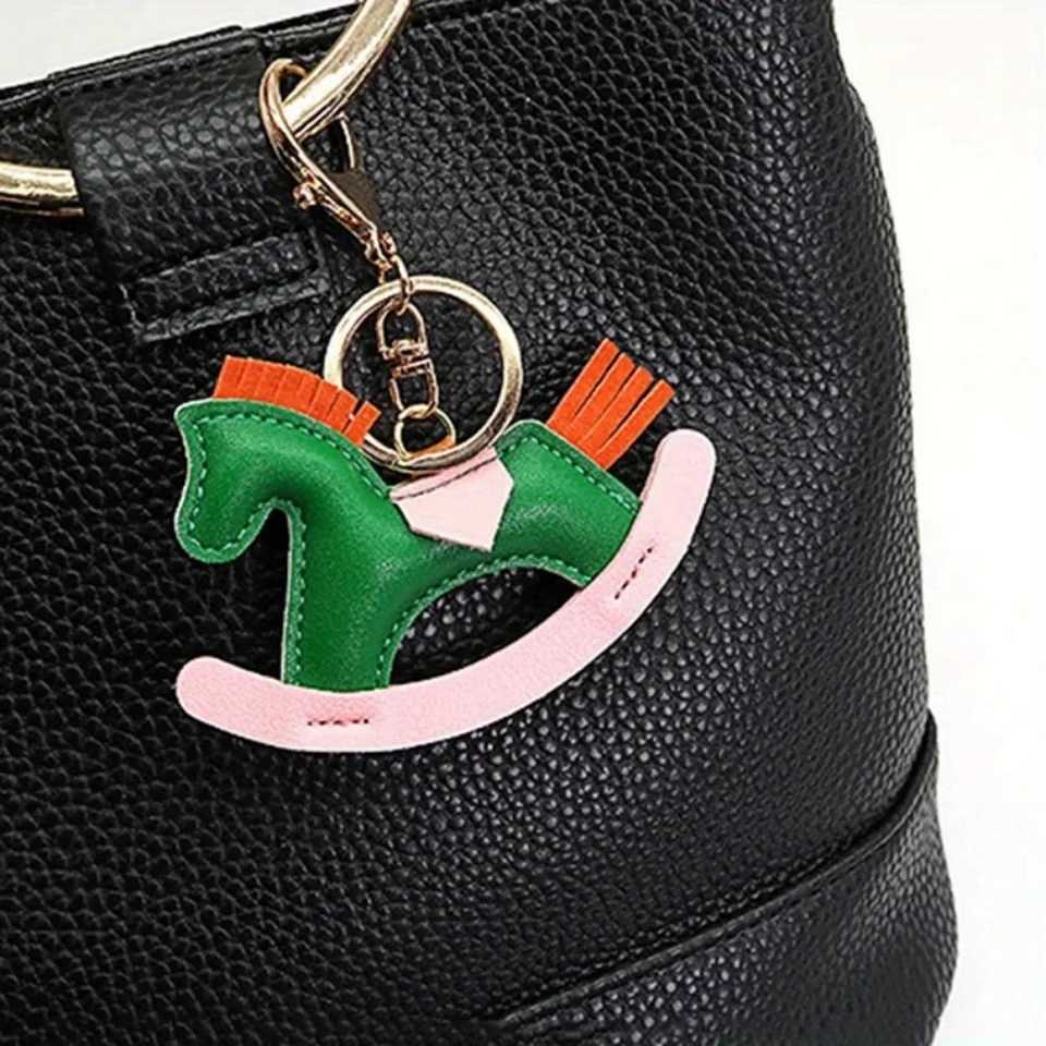 Keychains Lanyards 2024 Popular European and American Ladies Leather Amulet Bag Pendant Key Chain Cartoon Pony Swinging Wholesale H250115