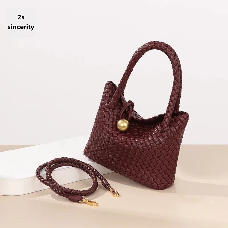 Summer aron Handheld Single Shoulder Women's New Style Handwoven High-End Feel Underarm Fashionable Crossbody Bag