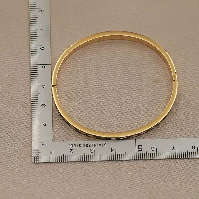 Bangle Stainless Steel Metal Oil Heart Bangles bracelets for Women Fashion Brand Jewelry Unique Accessories H250115