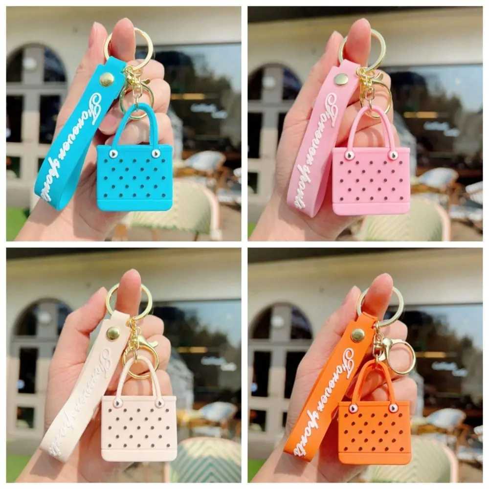 Keychains Lanyards Cute Beach Hole Bag Keychain Portable Simple Mini Car Key Chain Soft Sile Fashion Seaside Big Basket Hanging Ornaments H250115