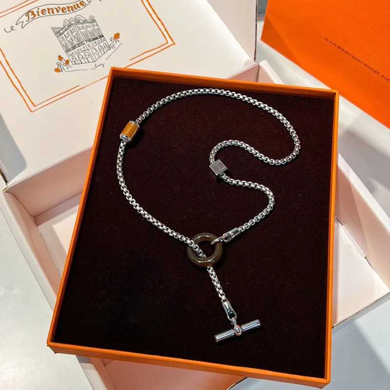 Pendant Necklaces 2024 New European and American Classic Retro Trend 925 Pure Silver Womens French Black Ceramic Pig Nose OT Buckle Necklace H250115