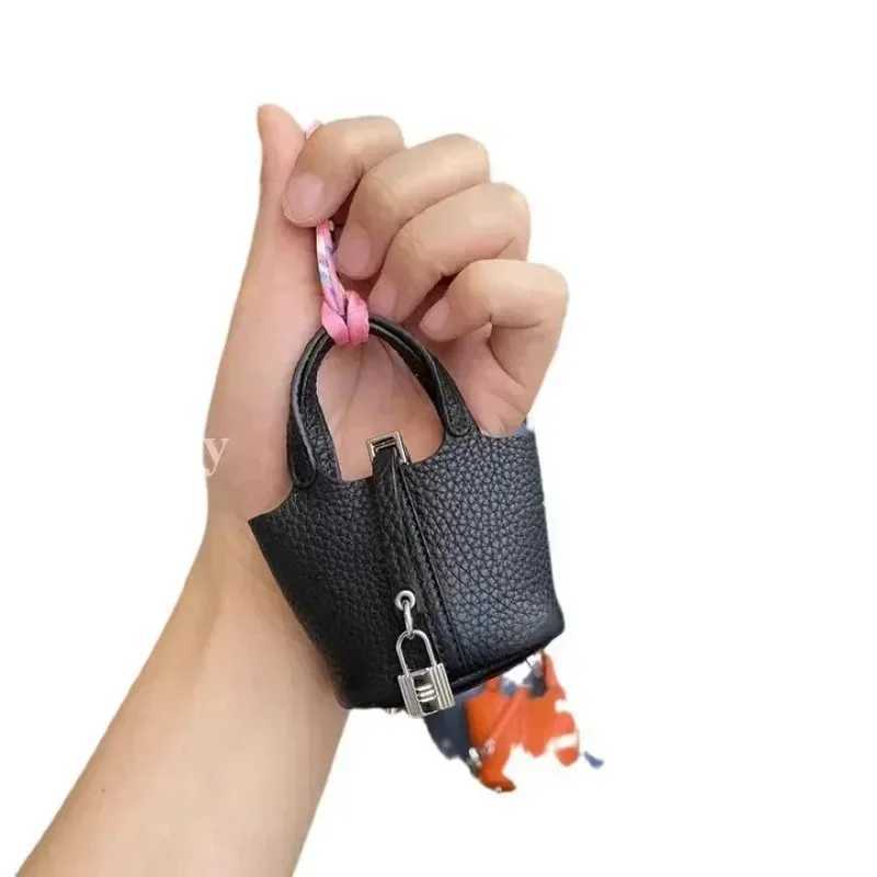 Keychains Lanyards Cute Mini Basket Bag Pendant Earphone Bucket Creative Car Key Female H250115