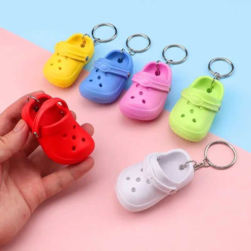 Keychains Lanyards A cute mini shoe keychain creative pendant bag accessories car jewelry gift H250115