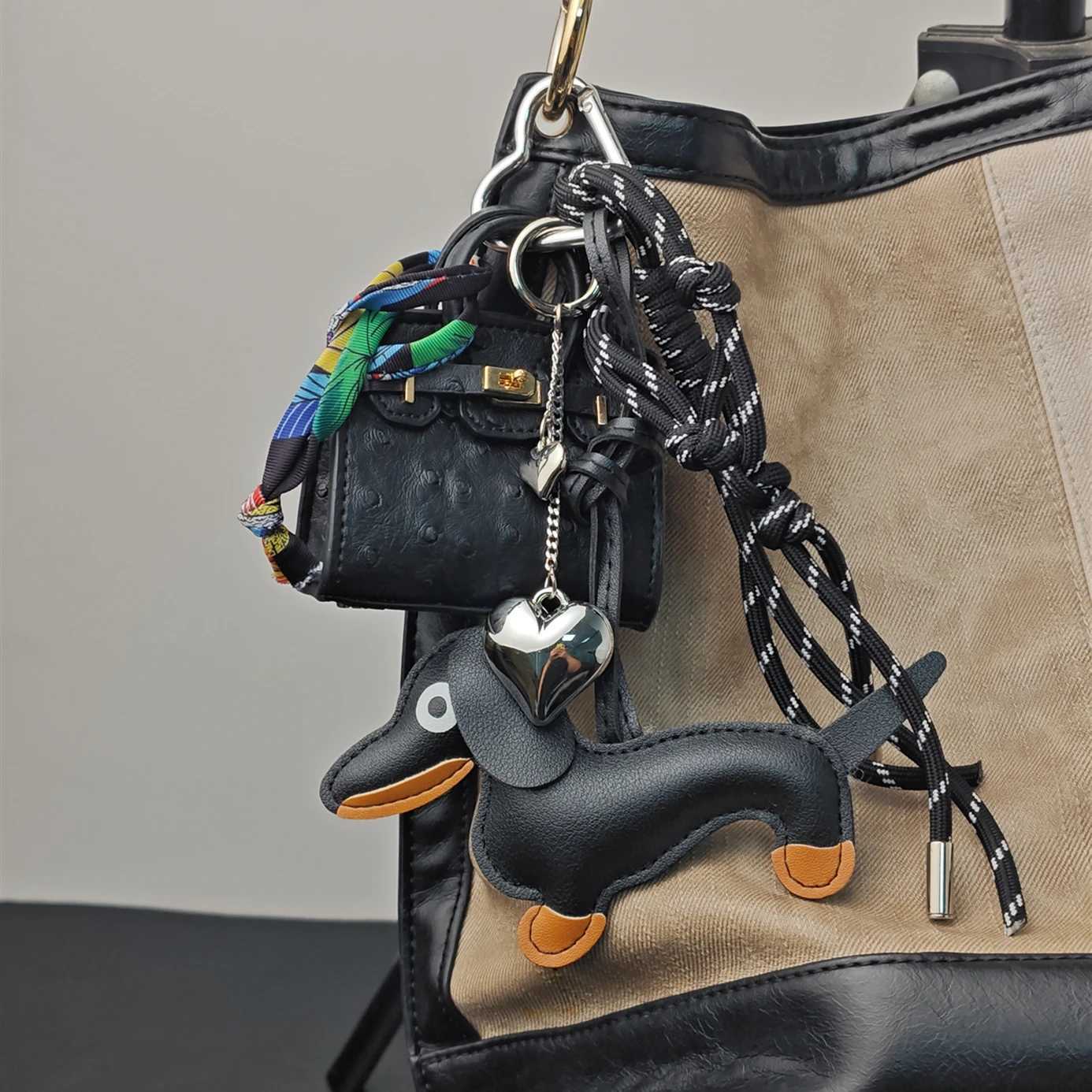 Keychains Lanyards 24 New Extremely Complicated Bag Pendants Versatile Jia Matching With Hanging Ropes Fashionable Key H250115