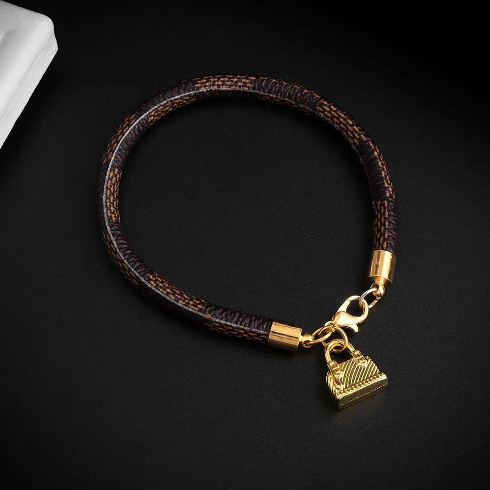 Bangle New Fashion Leather Bracelet Lock Accessories Couple Gift Personality Punk Style H250115