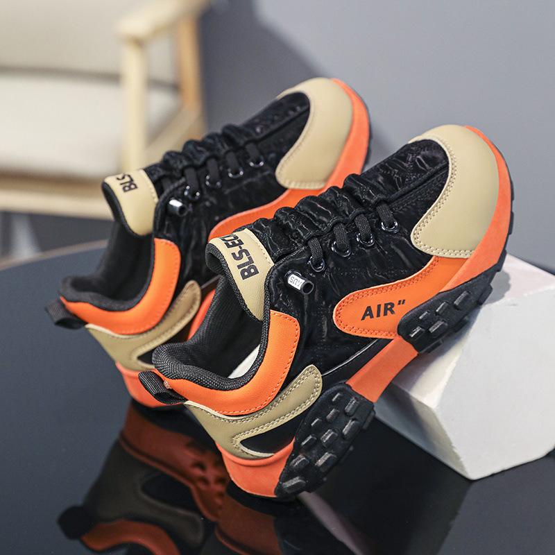 Boys shoes 2025 autumn and winter new children's sports shoes soft soles large children boys board shoes warm daddy shoes