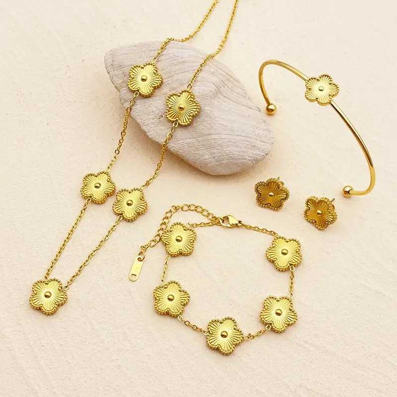 Bangle Lucky 5 Four Leaf Clover Bracelet Wome Gold 18K Plated Bangles High-end Stainless Steel Jewelry Accessories H250115