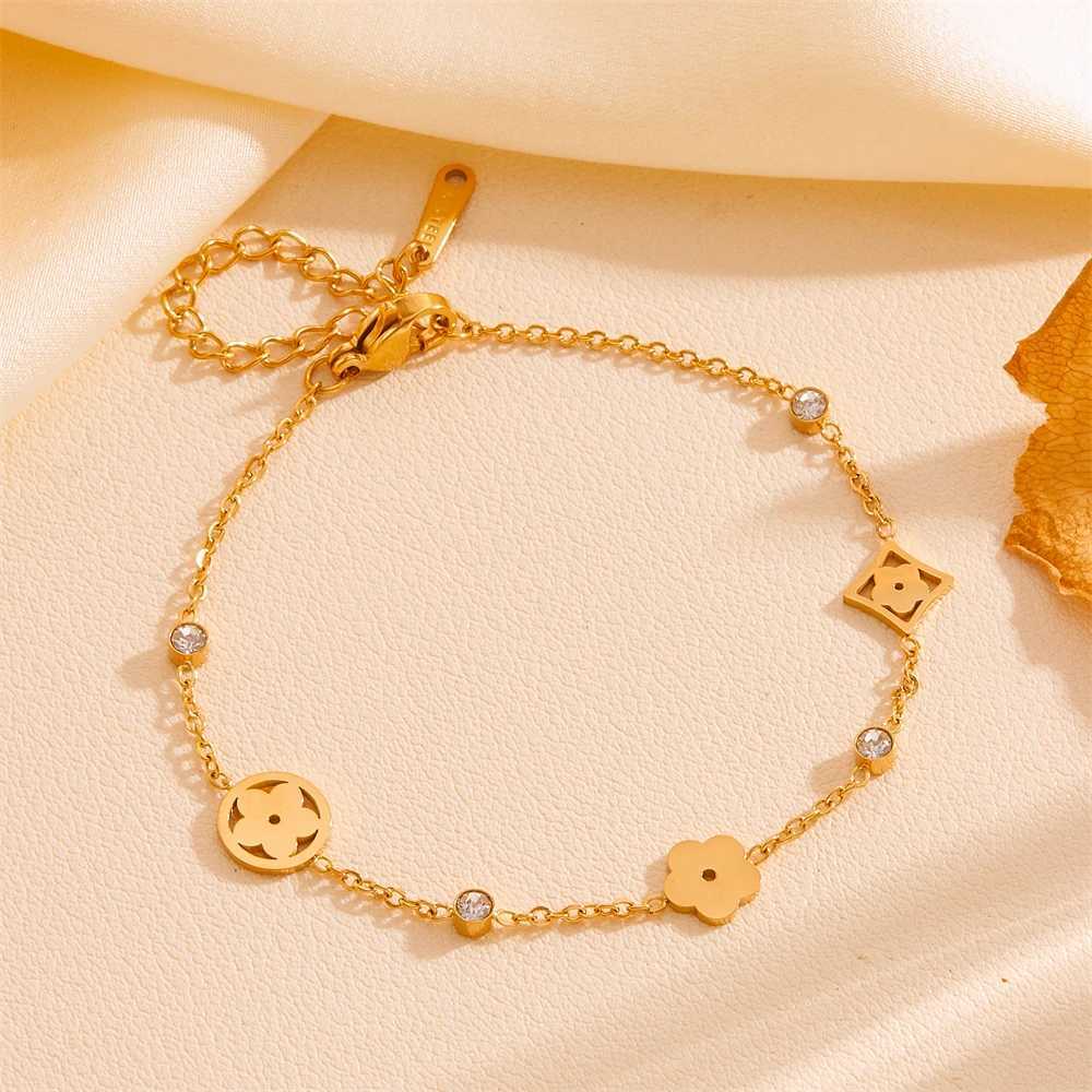 Earrings Necklace titanium steel five Clover necklace jewelry Stainless Steel waterproof Double Layer Clove Gold Plated and bracelet set H250217