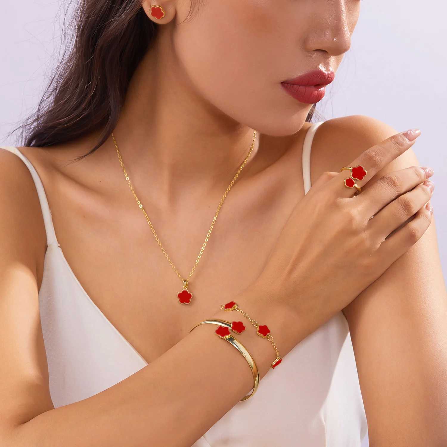 Bracelet Earrings Necklace 5 PCS Five Leaf Flower Combination Jewelry Set For Women Good Luck Ring Bangle Daily Party H250115