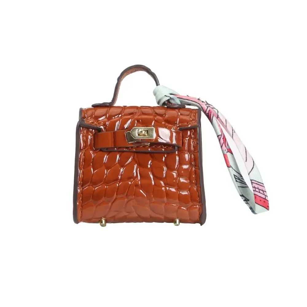 Keychains Lanyards Mini Bag Pendant Crocodile Pattern Exquisite Change High End Earphone Red Mouth Charter Key Buckle H250115