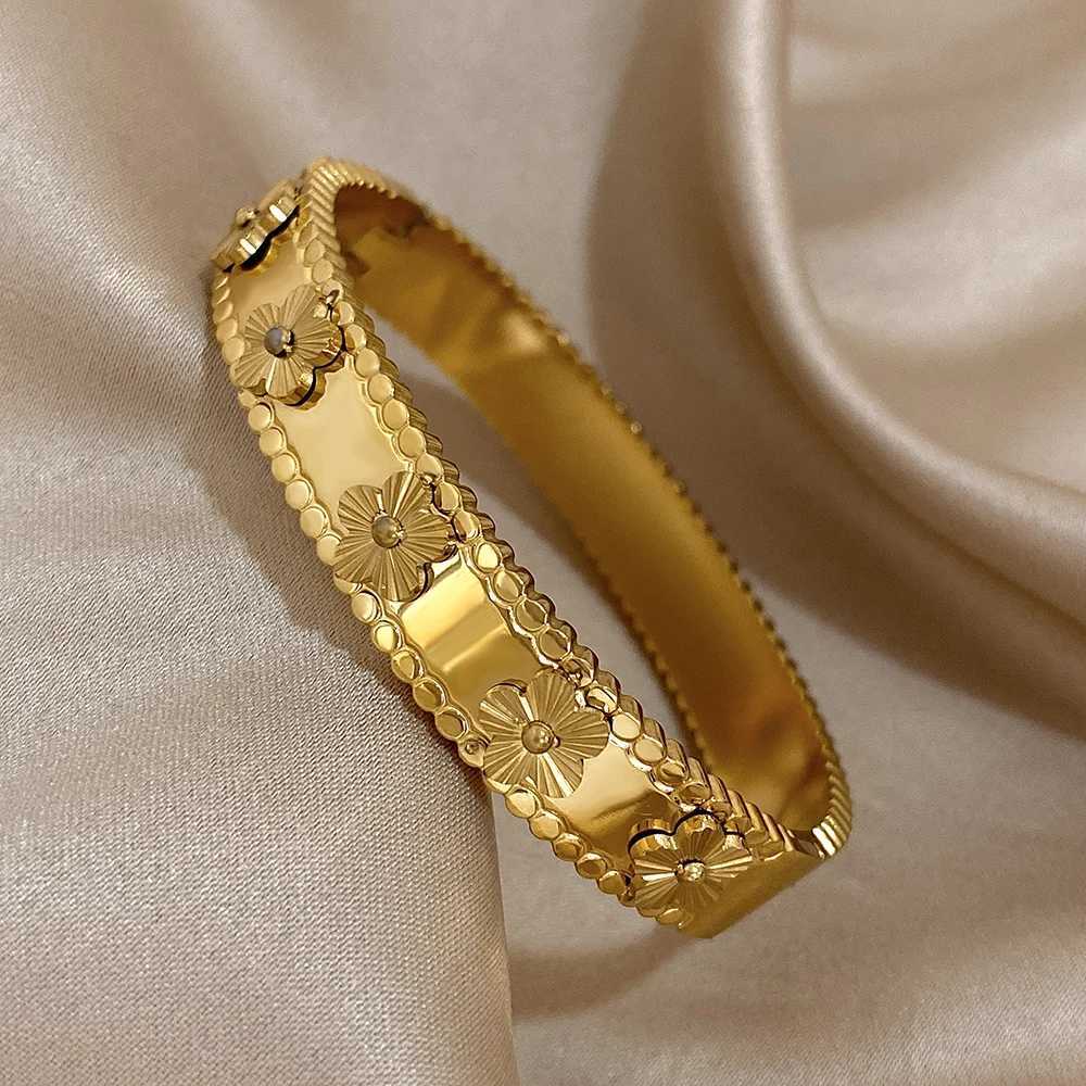 Bangle Chic Cute Flower Decoration Bracelet for Women Girls Fashion Gold Plated Stainless Steel Waterproof Cuff Bracelets Jewelry Gifts H250115