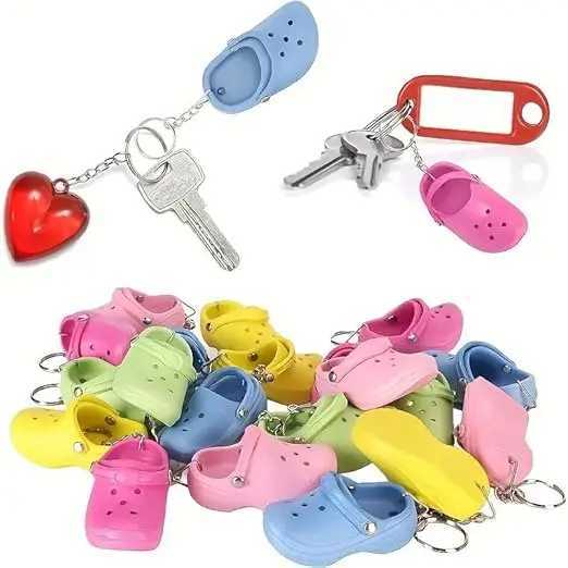 Keychains Lanyards A cute mini shoe keychain creative pendant bag accessories car jewelry gift H250115