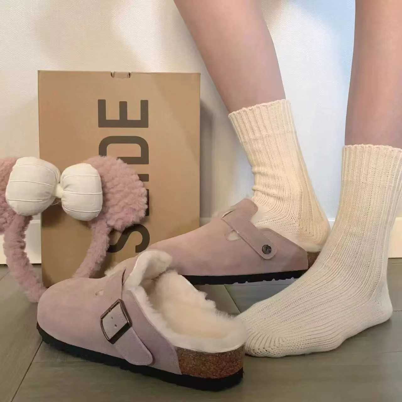 sandals slides clogs Gaga is good at wearing suede thick soled shoes women in winter. She wears Boken fur slippers with plush for comfort and