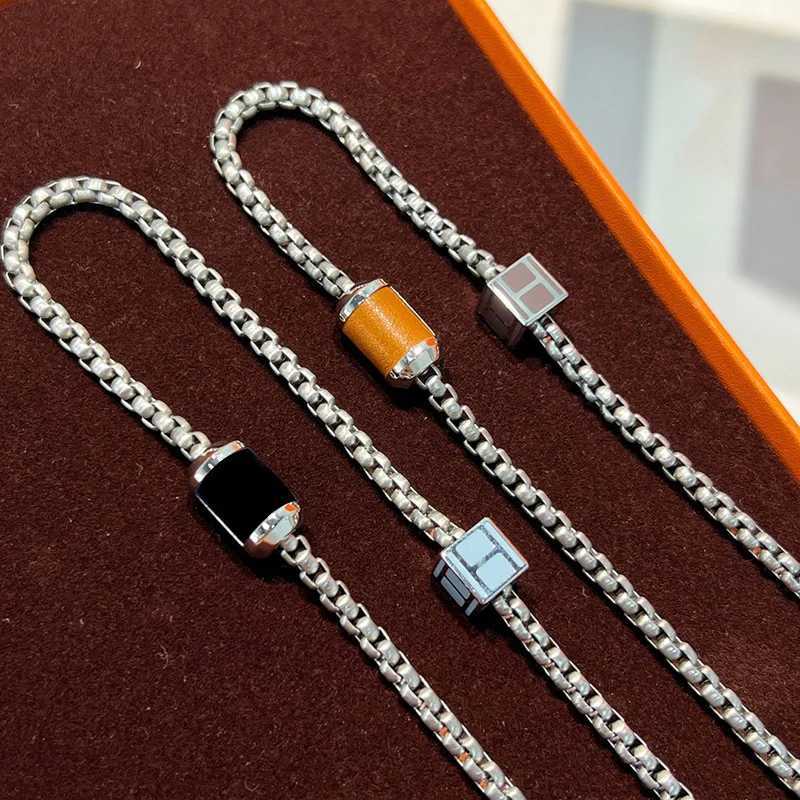 Pendant Necklaces 2024 New European and American Classic Retro Trend 925 Pure Silver Womens French Black Ceramic Pig Nose OT Buckle Necklace H250115